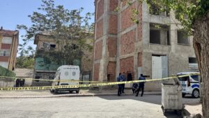 KONYA (AA) – Konya'nın Karatay ilçesinde, inşaat halindeki bir binada