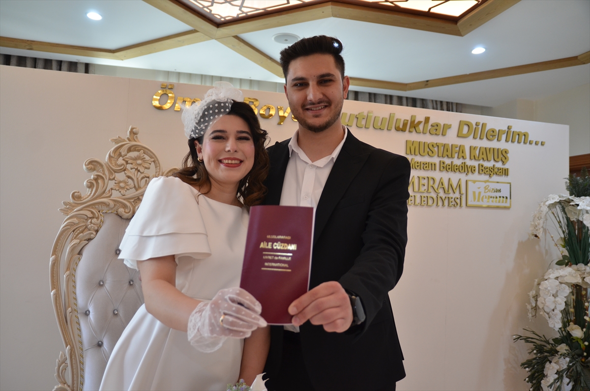 Konya'da nikah dairelerinde “25.05.2025” yoğunluğu yaşandı