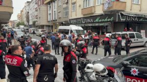 İSTANBUL (AA) – Küçükçekmece'de polise bıçaklı saldırı girişiminde bulunan bir