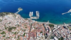 AYDIN (AA) – Kruvaziyer turizminin önemli noktalarından Aydın'ın Kuşadası ilçesine,