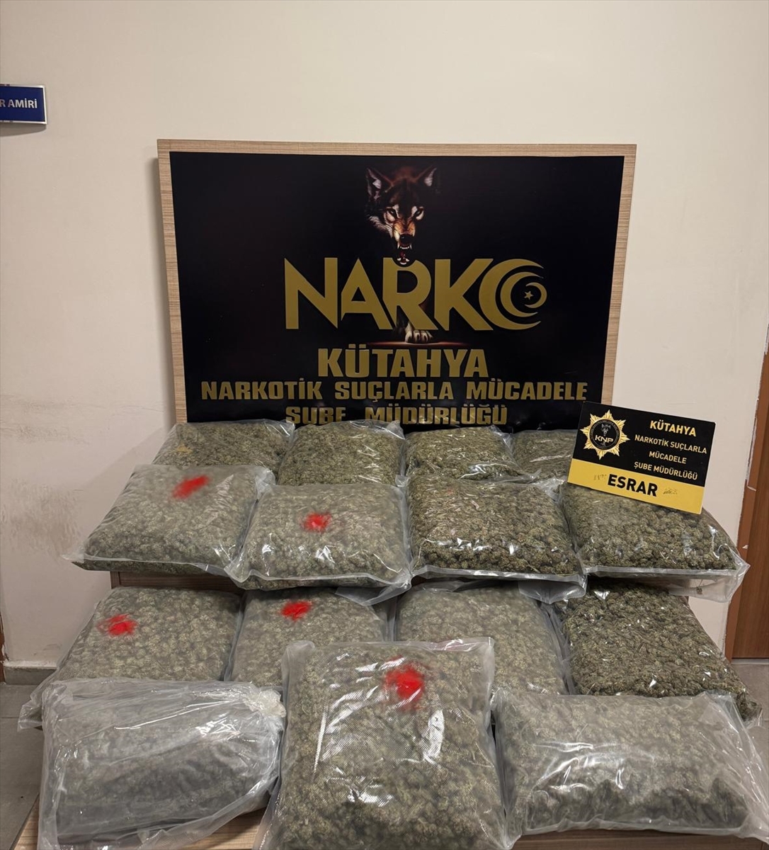 Kütahya'da 15 kilo 840 gram esrar ele geçirilen kamyonun sürücüsü tutuklandı