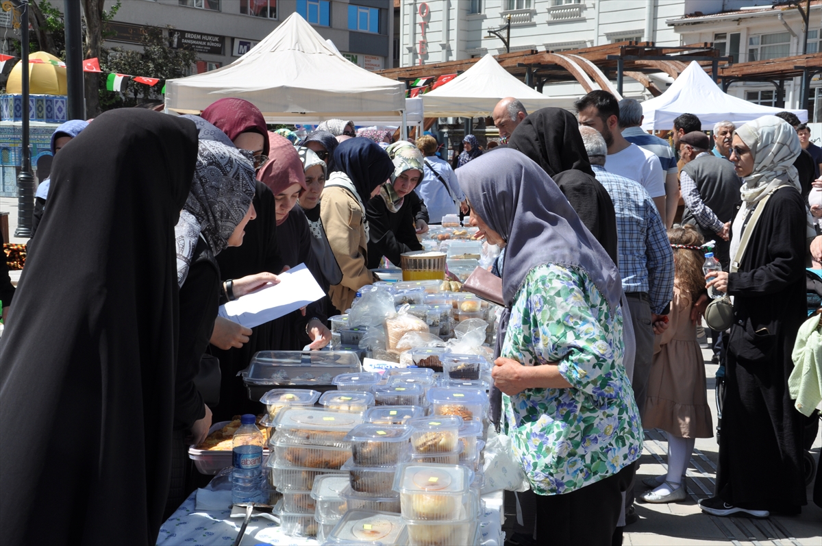 Kütahya'da Gazze'ye destek için “Hayır Çarşısı” kuruldu