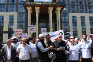 KÜTAHYA (AA) – Kütahya'da belediye işçilerinin işten çıkarılması HAK-İŞ'e bağlı