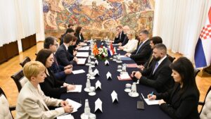 ÜSKÜP (AA) – Kuzey Makedonya Cumhurbaşkanı Gordana Siljanovska Davkova, Avrupa