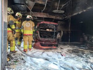 MANİSA (AA) – Manisa'nın Şehzadeler ilçesinde oto yıkamacıda çıkan yangında