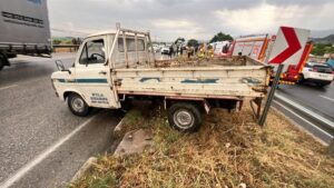 MANİSA (AA) – Manisa'nın Salihli ilçesinde kamyonetin refüje çarpması sonucu