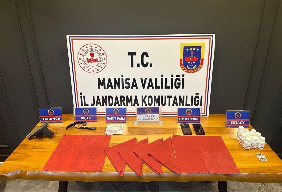 Manisa'da uyuşturucu ticareti yapan 2 şüpheli tutuklandı