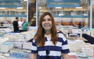 MARDİN (AA) – Mardin'de düzenlenen 2. Kitap Fuarı, kapılarını kitapseverlere