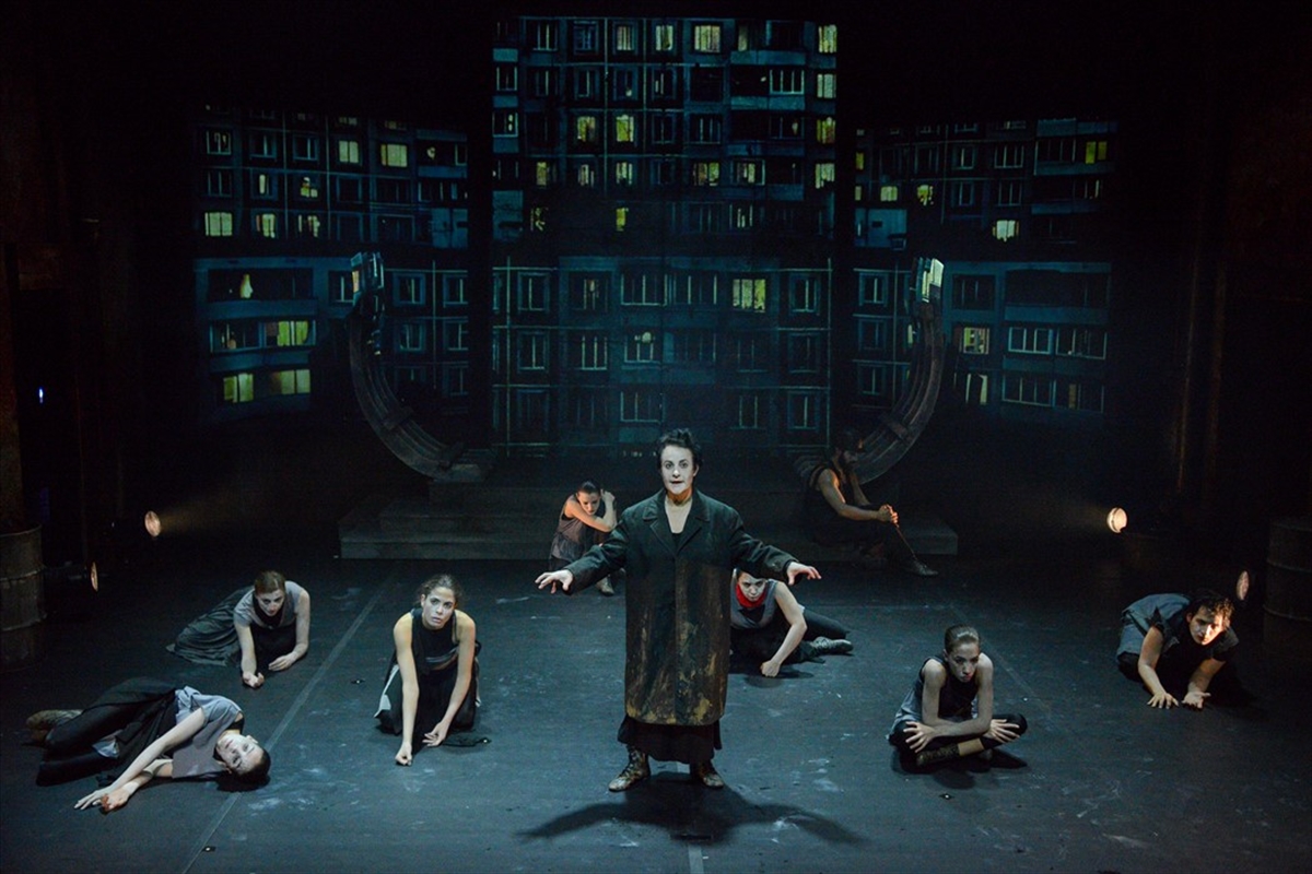 “Medea Material” oyunu St. Petersburg sahnelenecek