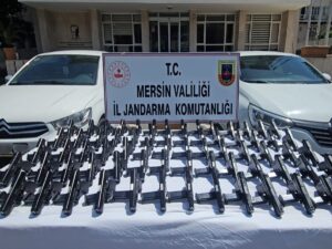 MERSİN (AA) – Mersin'de silah kaçakçılığı operasyonunda 70 ruhsatsız tabanca