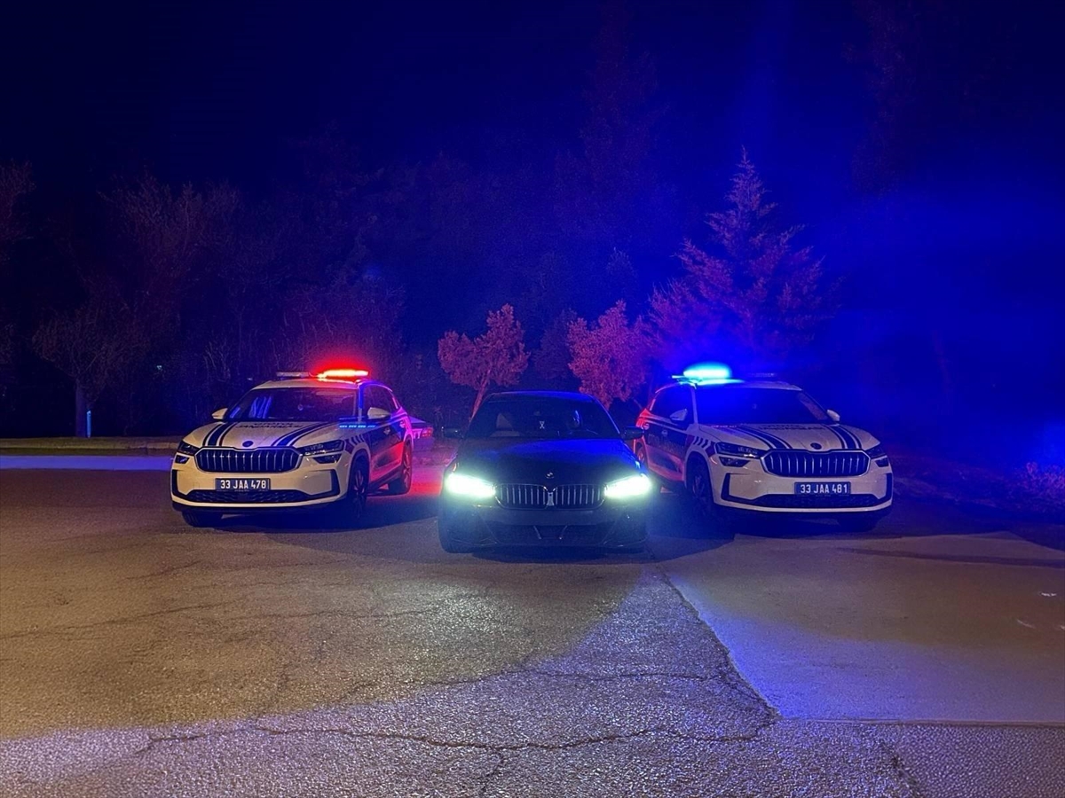 Mersin'de drift yapan 2 sürücüye 99 bin 753 lira ceza kesildi