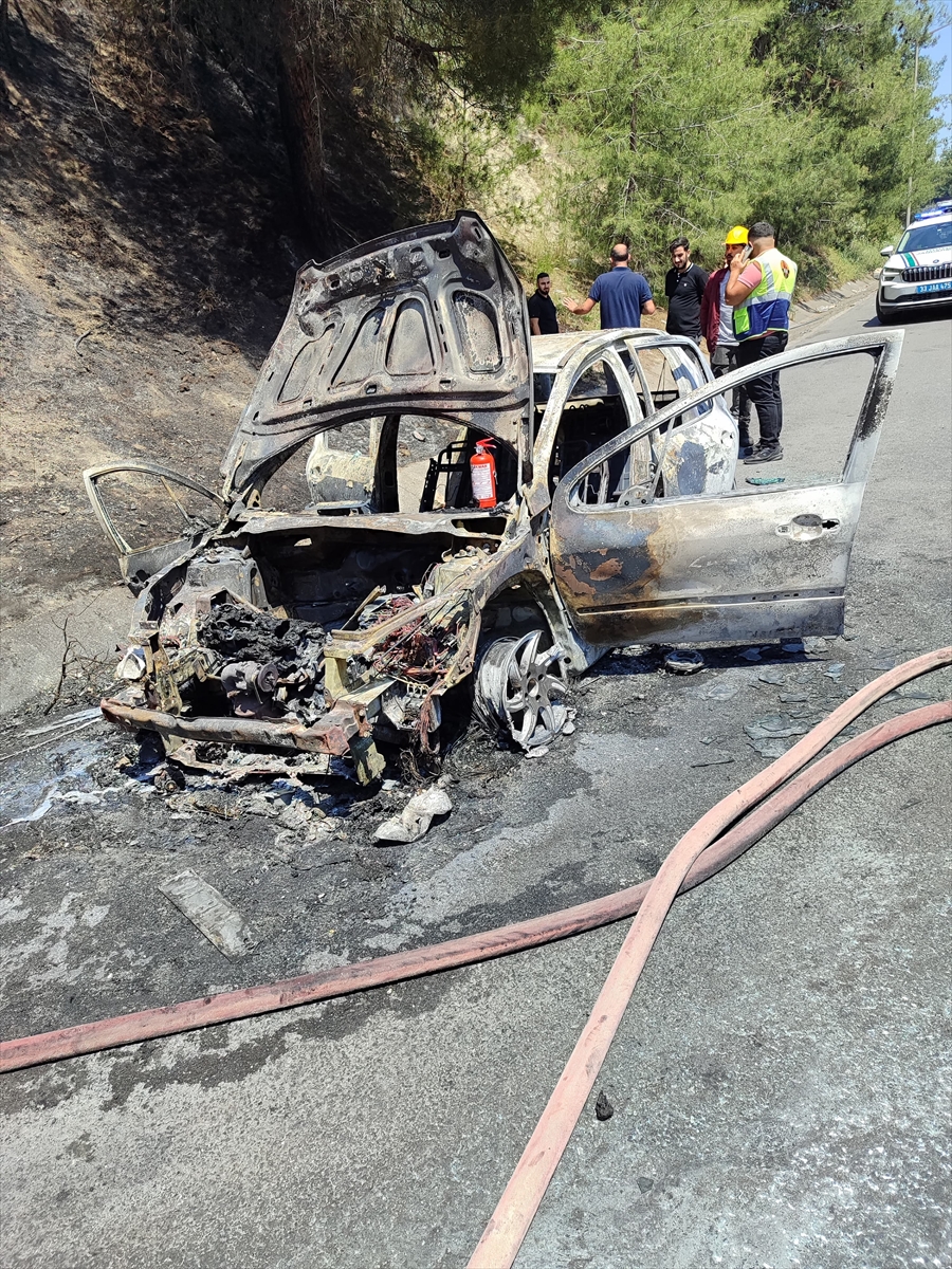 Mersin'de otomobilden ormanlık alana sıçrayan yangın söndürüldü