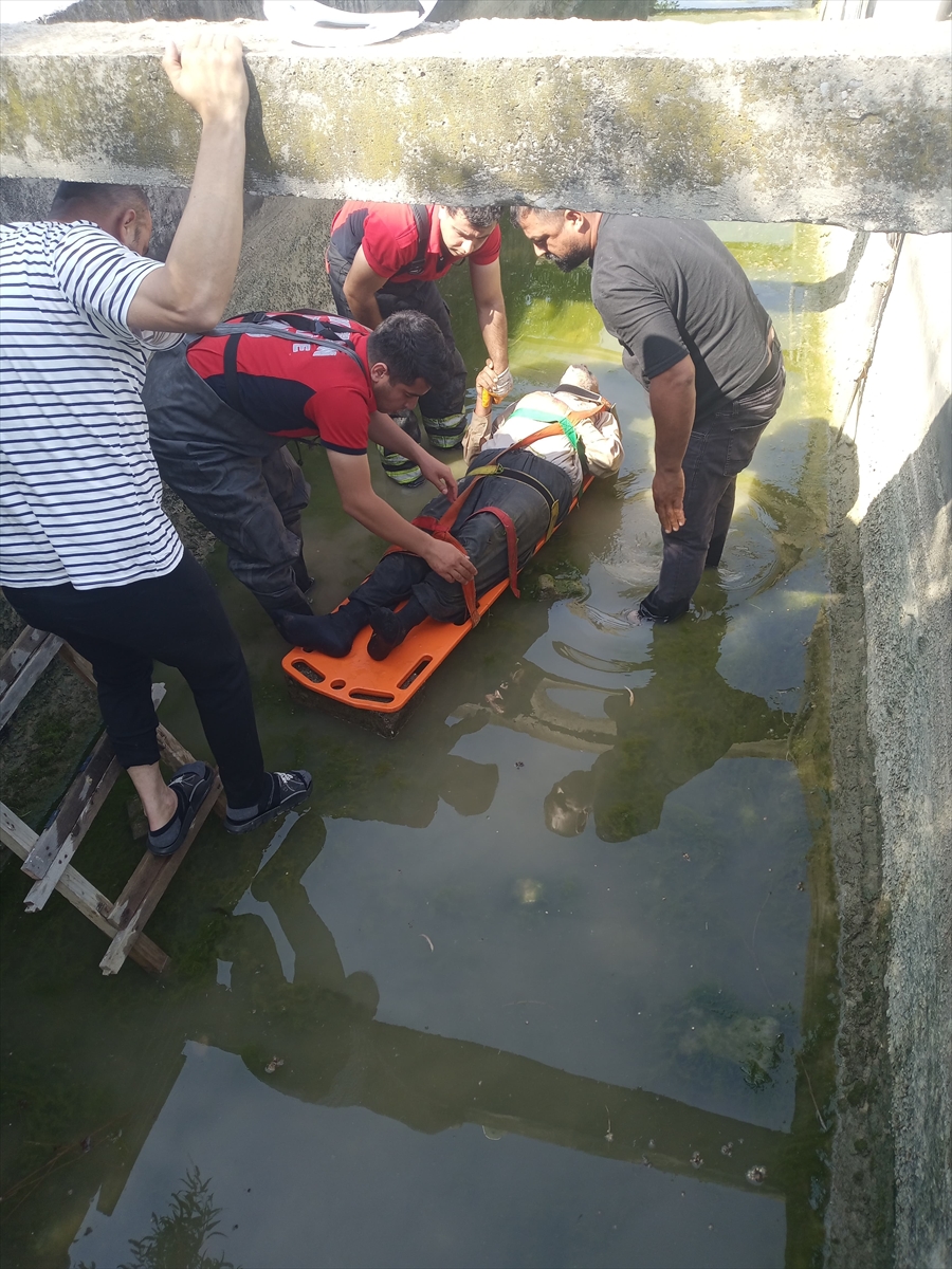 Mersin'de sulama kanalına düşen kişi kurtarıldı