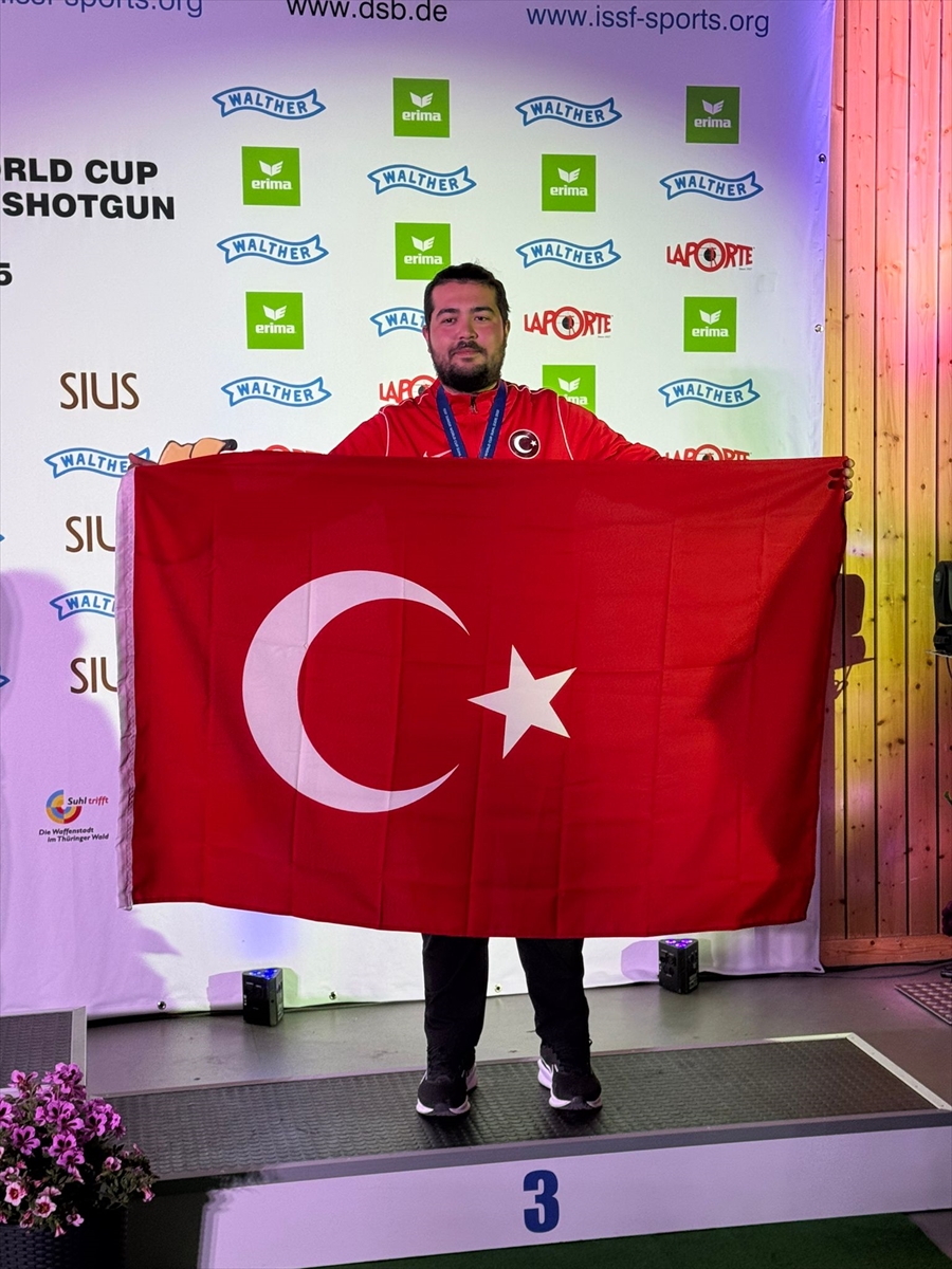 Mili atıcı Muhammet Seyhun Kaya, Gençler Dünya Kupası'nda bronz madalya kazandı
