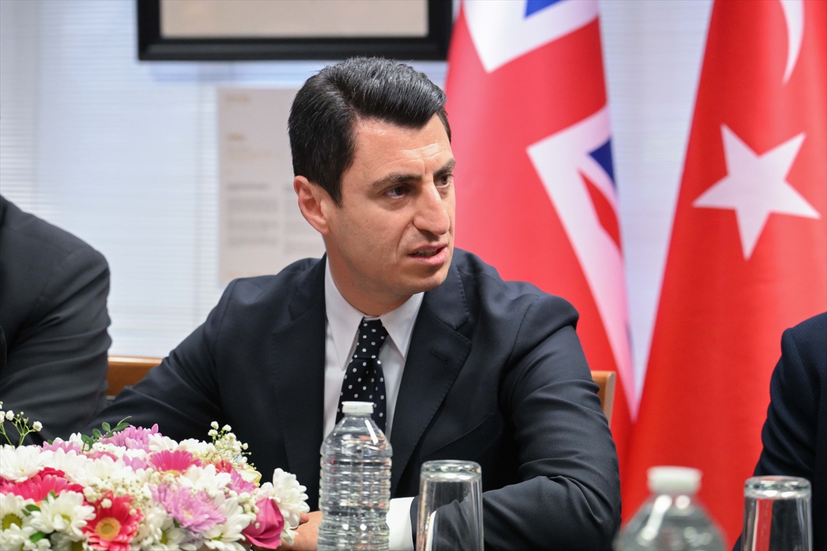 Milli Eğitim Bakan Yardımcısı Macit, İngiltere'de görevlendirilen öğretmen ve okutmanlarla görüştü:
