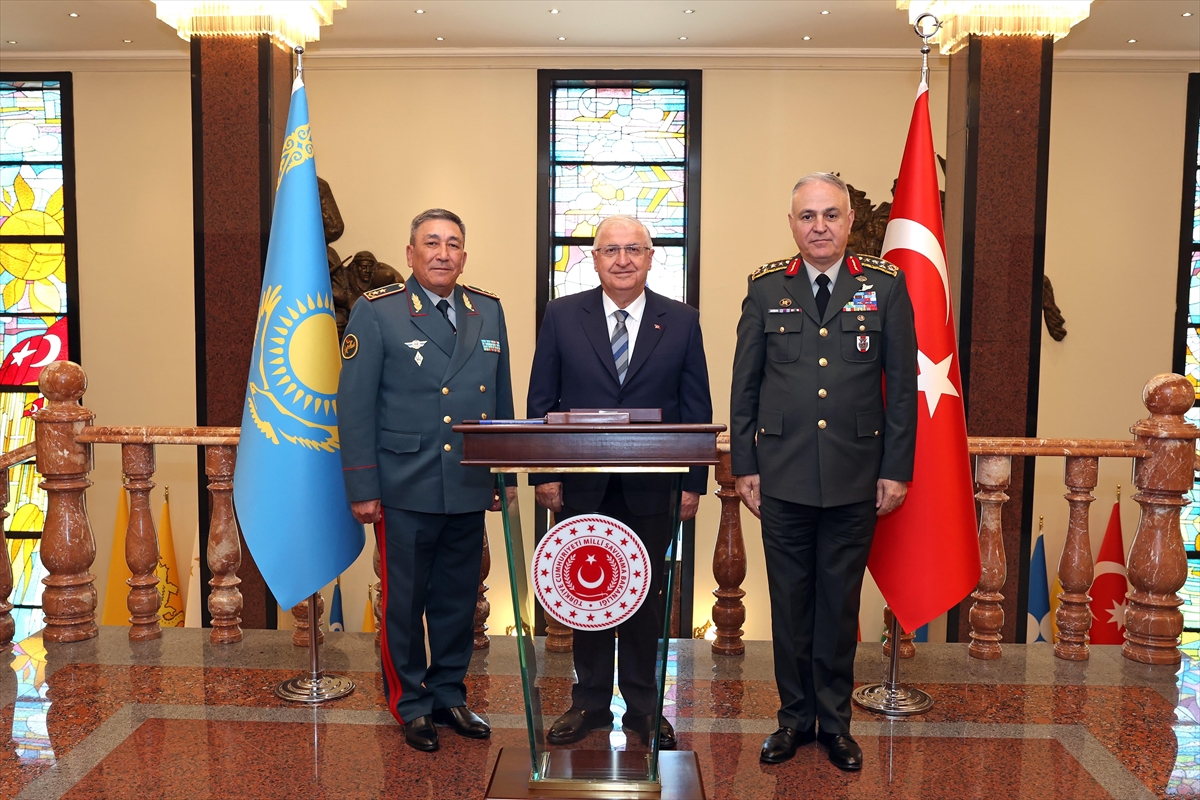 Milli Savunma Bakanı Güler, Kazakistan Genelkurmay Başkanı Kemaletdinov'u ağırladı