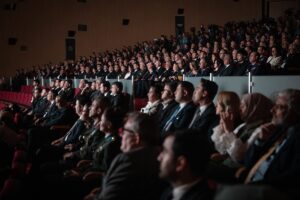 - Özel gösterimi Milli Savunma Bakanlığında yapılan dizi, dünyanın ilk