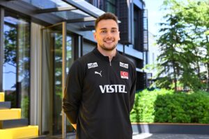 - "Güzel bir sporcu ekibimiz var. Kadın ve erkek milli