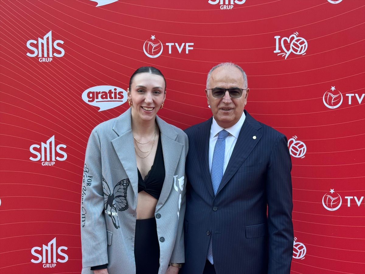 Milli voleybolcular, yaz sezonunu İstanbul'da düzenlenen geceyle açtı