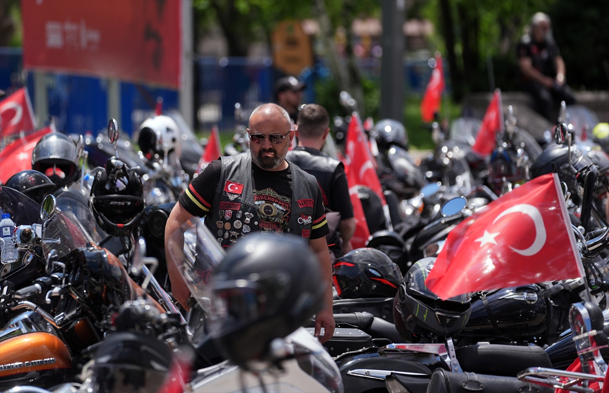 Motosiklet tutkunları “19 Mayıs” için Ankara'da tur attı