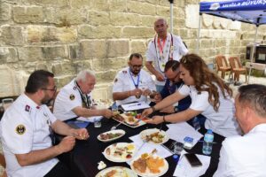 - Etkinlikte öğrenciler ve profesyoneller, farklı kategorilerde yarıştı