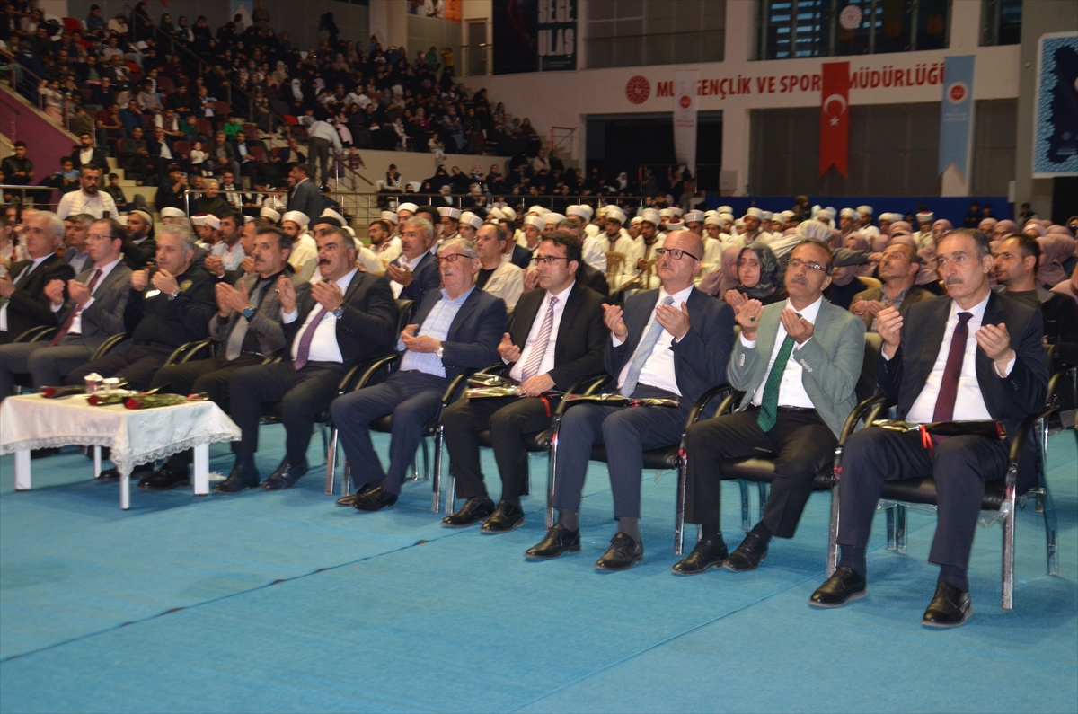 Muş'ta hafızlık eğitimini tamamlayan 300 öğrenci icazet aldı