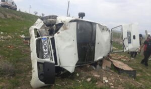 NEVŞEHİR (AA) – Nevşehir'de hafif ticari aracın devrilmesi sonucu yaralanan