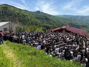 ORDU (AA) – Ordu'da denizde boğulma tehlikesi geçiren ve kaldırıldığı
