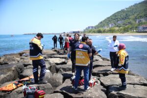 ORDU (AA) – Ordu'da denizde boğulma tehlikesi geçiren 3 lise