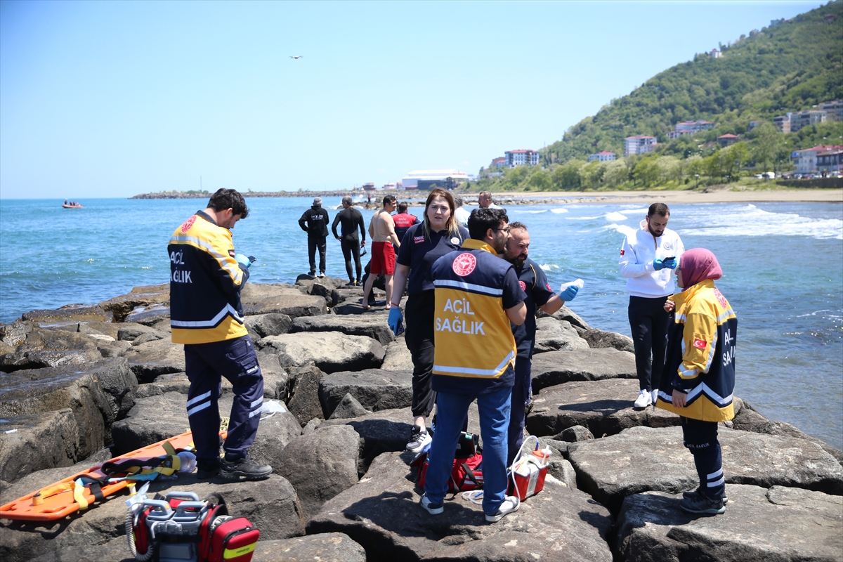 Ordu'da denizde boğulma tehlikesi geçiren 3 lise öğrencisi tedavi altına alındı