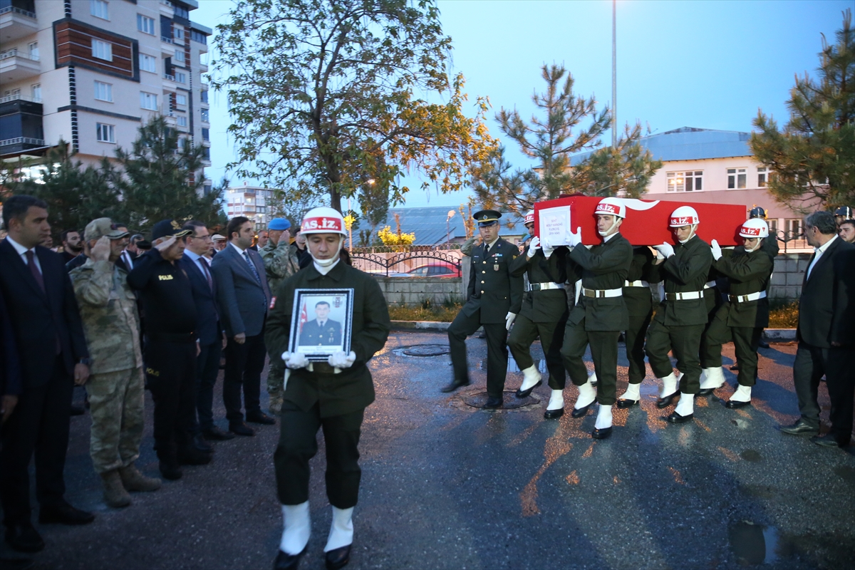 Pençe-Kilit Harekatı bölgesinde şehit olan Piyade Uzman Çavuş Karadağ'ın naaşı, Muş'a getirildi