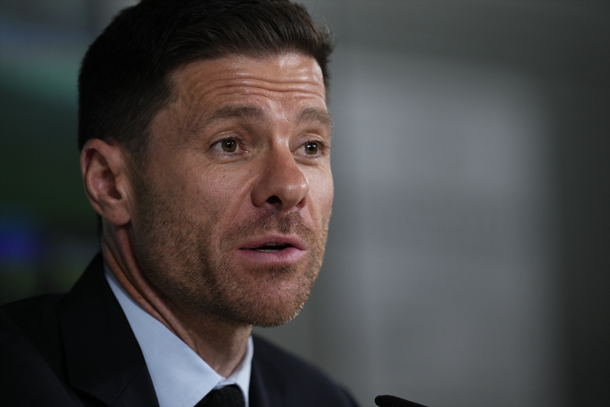 Real Madrid, Xabi Alonso'yu basına tanıttı
