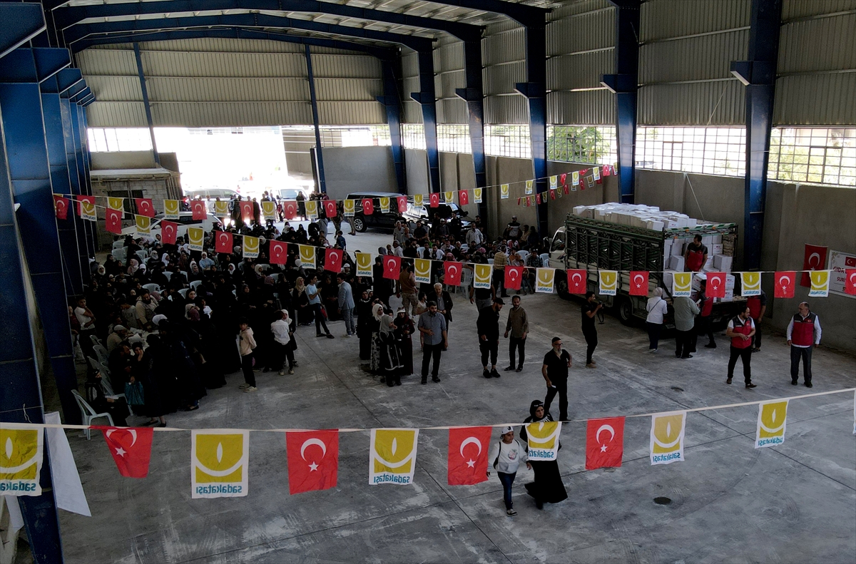 Sadakataşı Derneği, Şam'da 800 aileye gıda ve zekat yardımlarını ulaştırdı