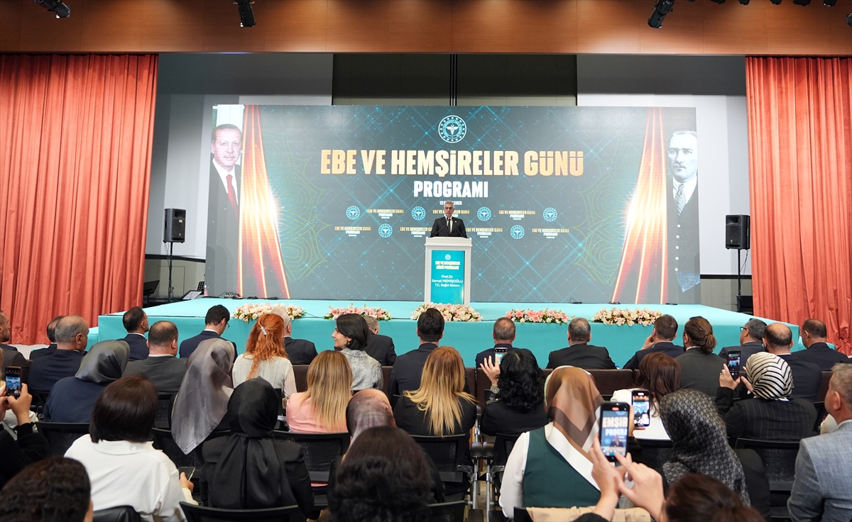 Sağlık Bakanı Memişoğlu, Ebeler ve Hemşireler Günü programında konuştu: