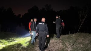 SAKARYA (AA) – Sakarya'nın Erenler ilçesinde nehirde bir kişinin suyun