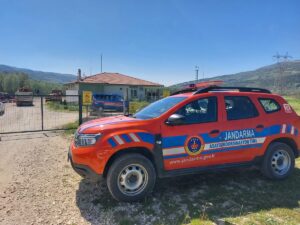 SAKARYA (AA) – Sakarya'nın Akyazı ilçesinde üzerine tomruk devrilen işçi,