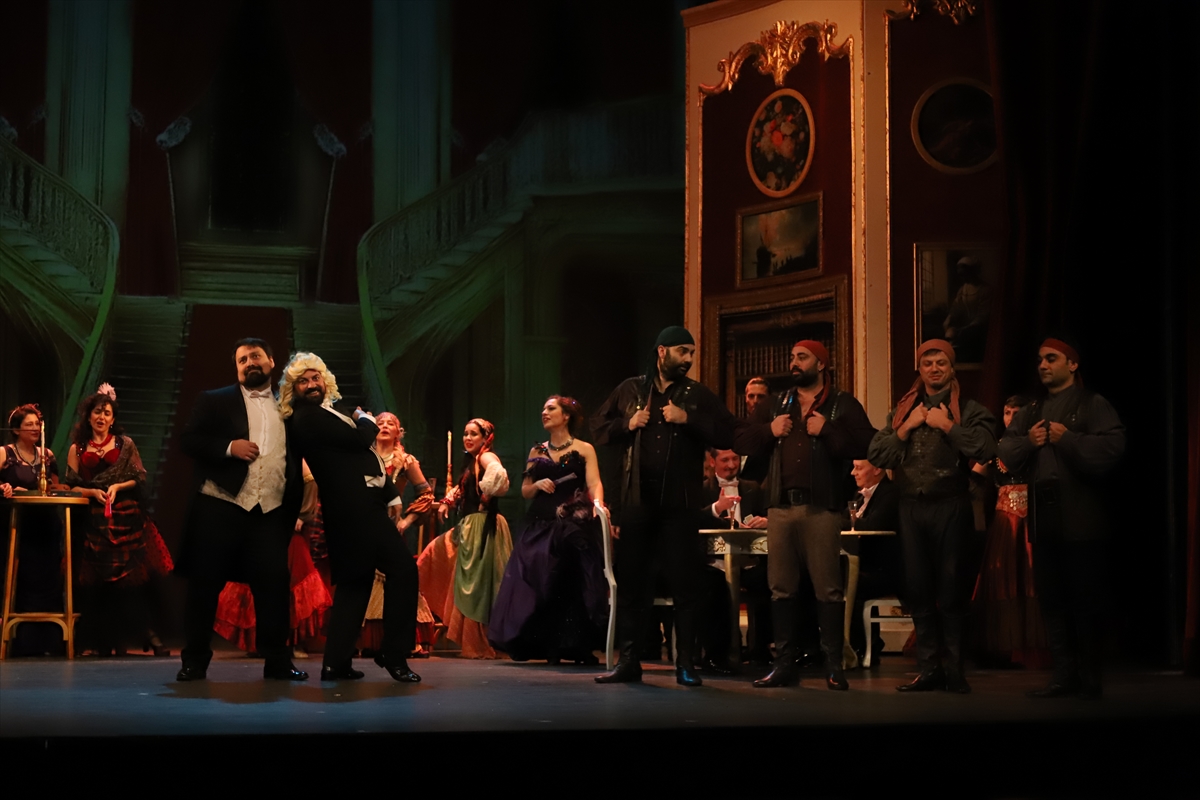 Samsun Devlet Opera ve Balesi “La Traviata” operasını sahneledi