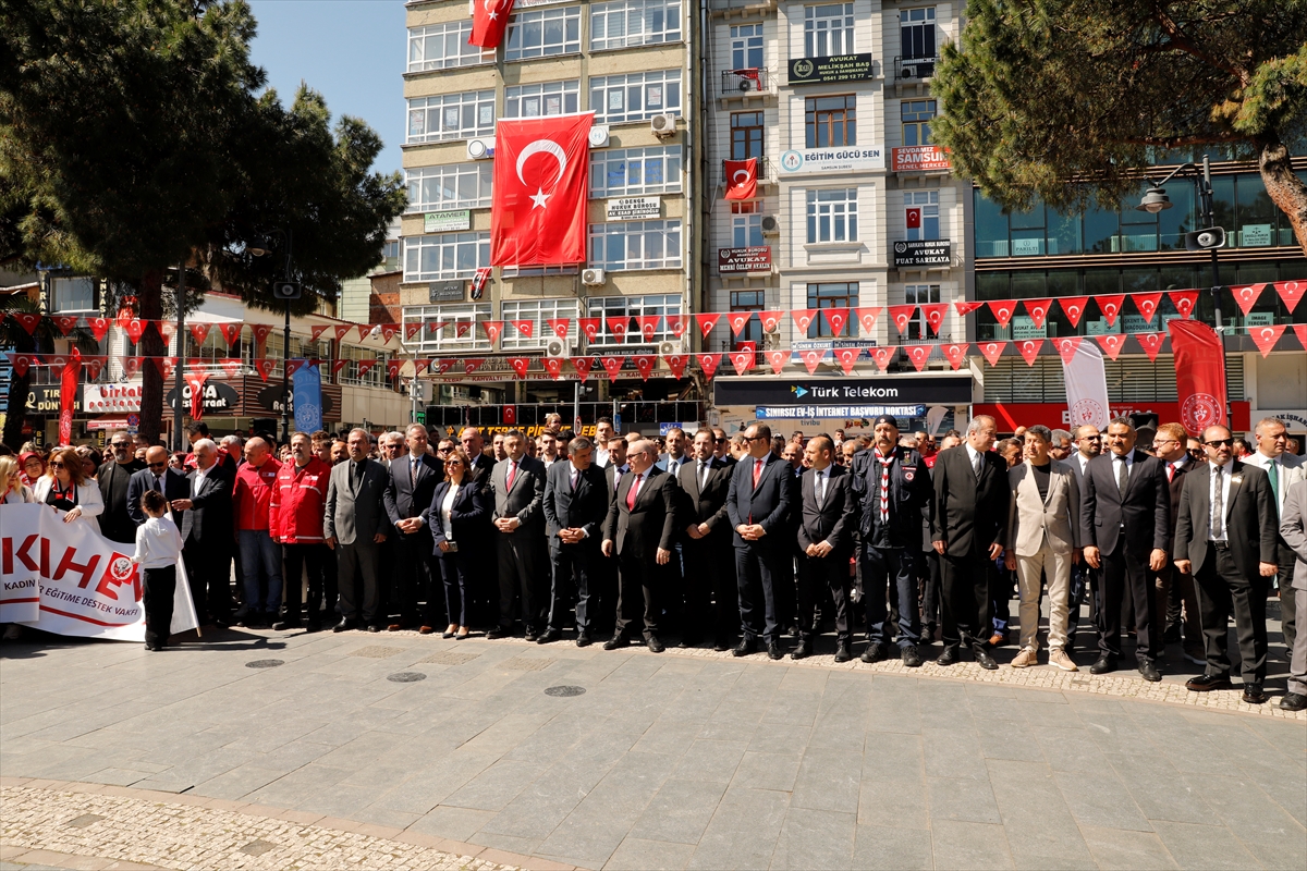 Samsun'da 19 Mayıs etkinlikleri Onur Anıtı'na çelenk sunumuyla başladı