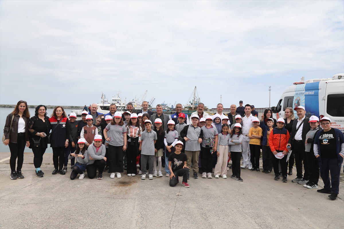 Samsun'da dalgıçlar deniz dibinde temizlik yaptı