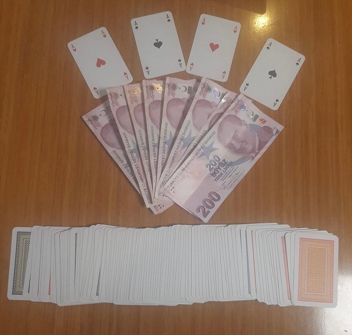 Samsun'da kumar oynayan 13 kişiye 120 bin 211 lira ceza kesildi