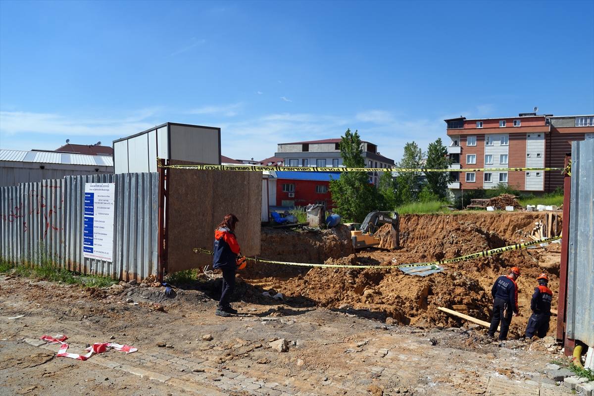 Sancaktepe'de inşaat alanında göçük altında kalan 2 işçi kurtarıldı