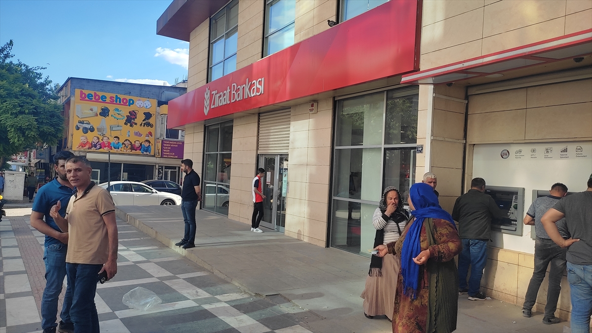 Şanlıurfa'da banka müdürüne bıçak çekerek para çalmaya çalışan kişi yakalandı
