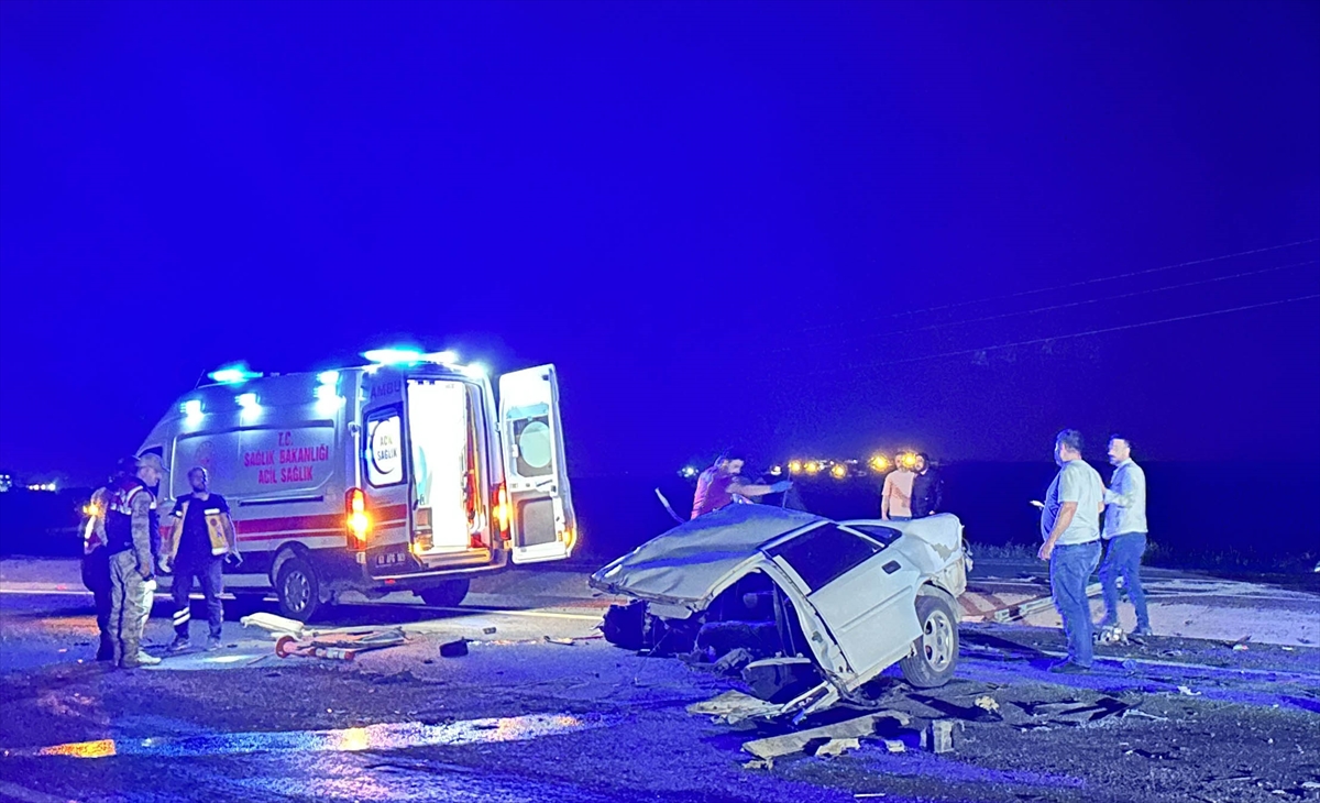 Şanlıurfa'da tır ile otomobilin çarpıştığı kazada 1 kişi öldü, 1 kişi ağır yaralandı