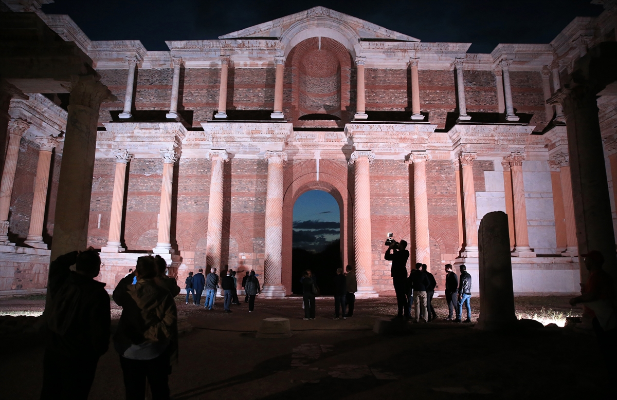 Sardes Antik Kenti'nde gece müzeciliği deneyimi başlıyor