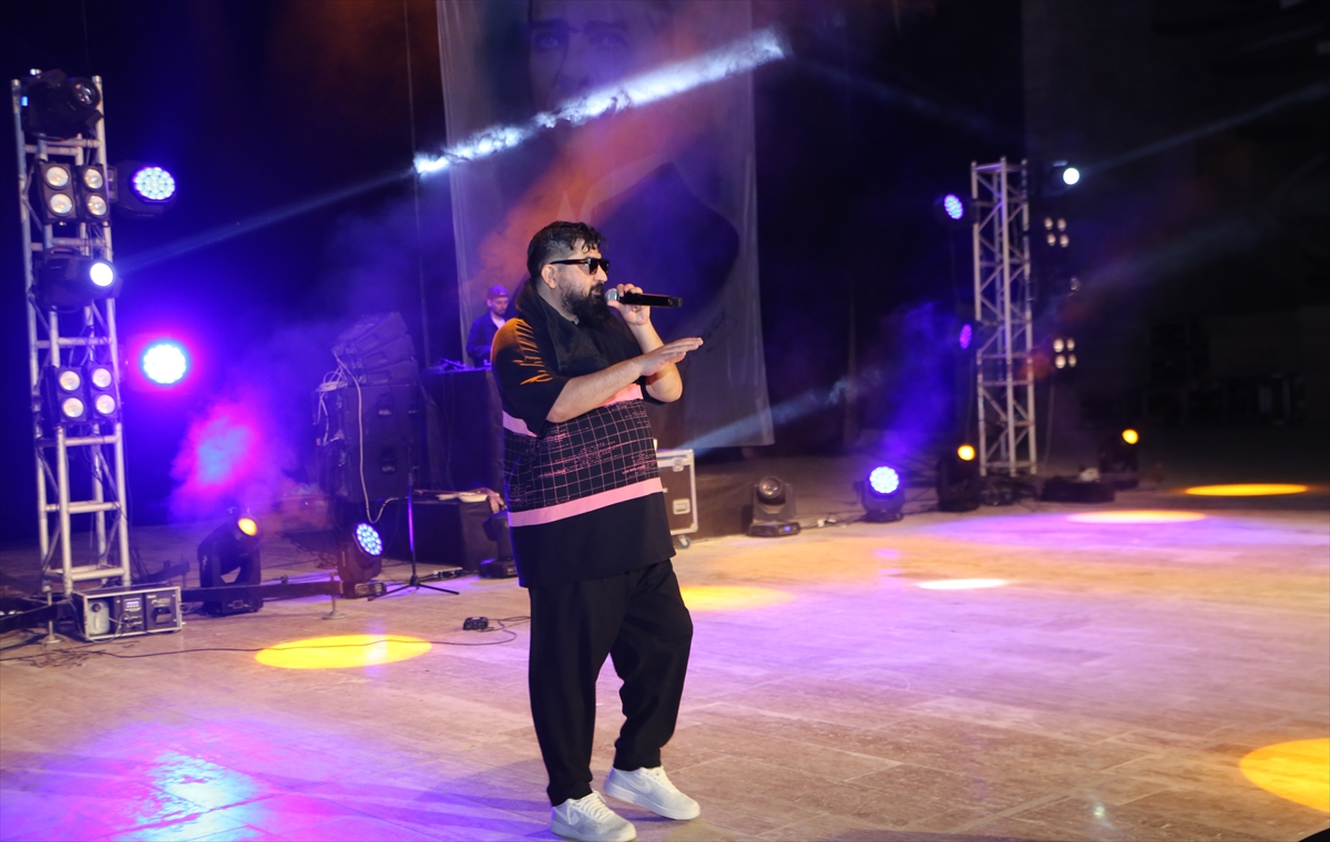 Şarkıcı Eypio, Hatay'da konser verdi
