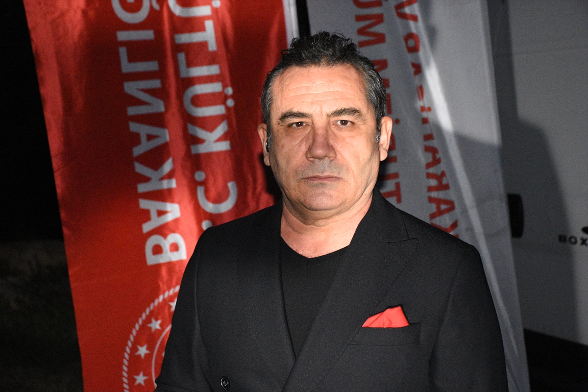 Şarkıcı Ferhat Göçer, Afyonkarahisar'da konser verdi