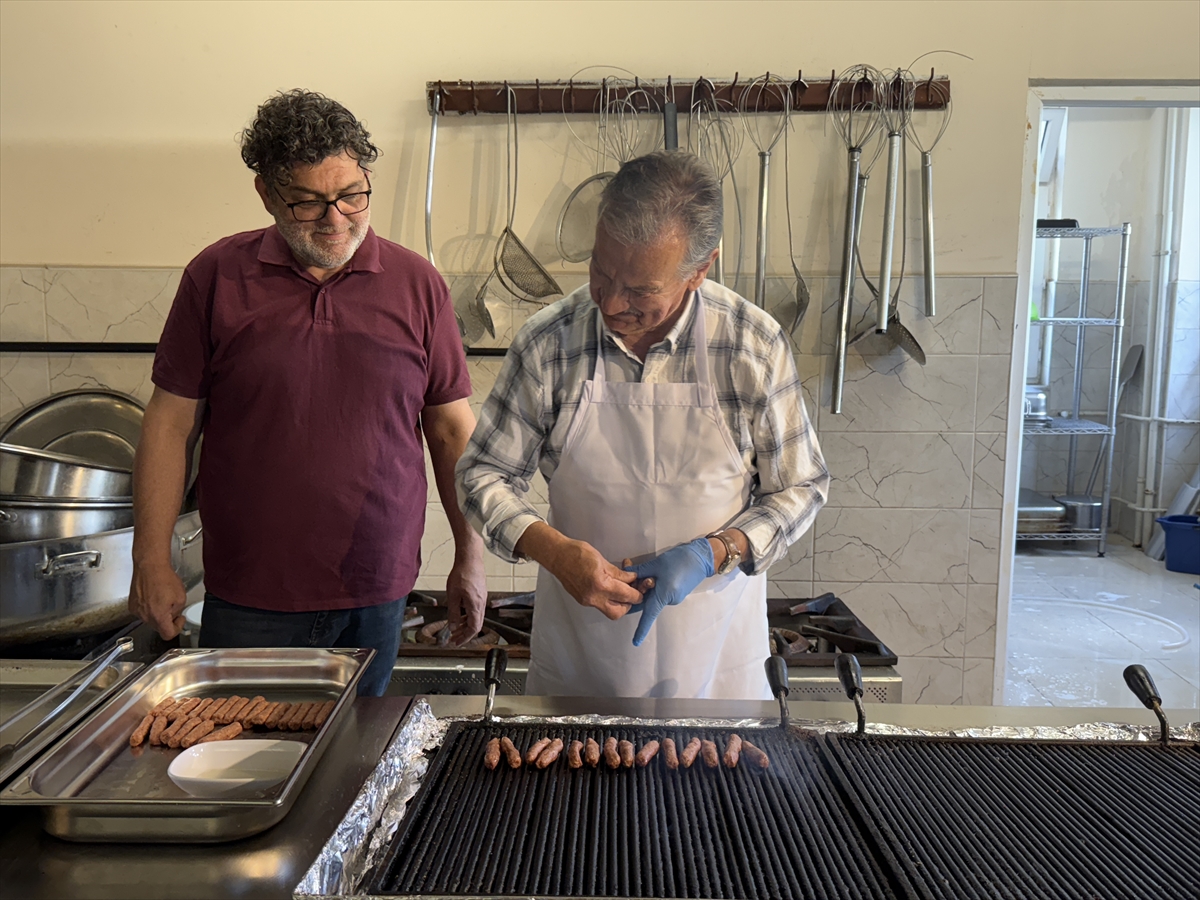 Şef adayı öğrenciler tescilli Tekirdağ köftesi yapımını öğrendi