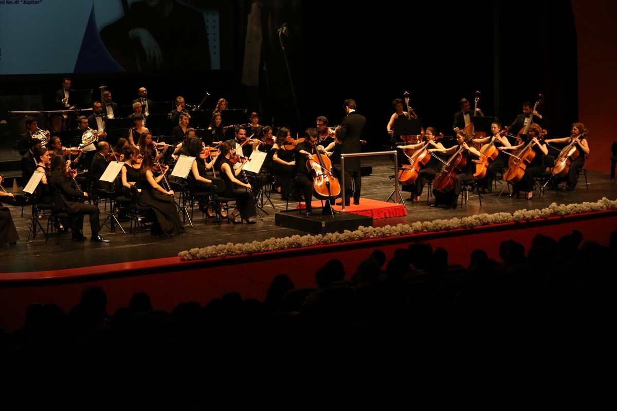 Şef, besteci ve piyanist Haberstock, Eskişehir'de konser yönetti