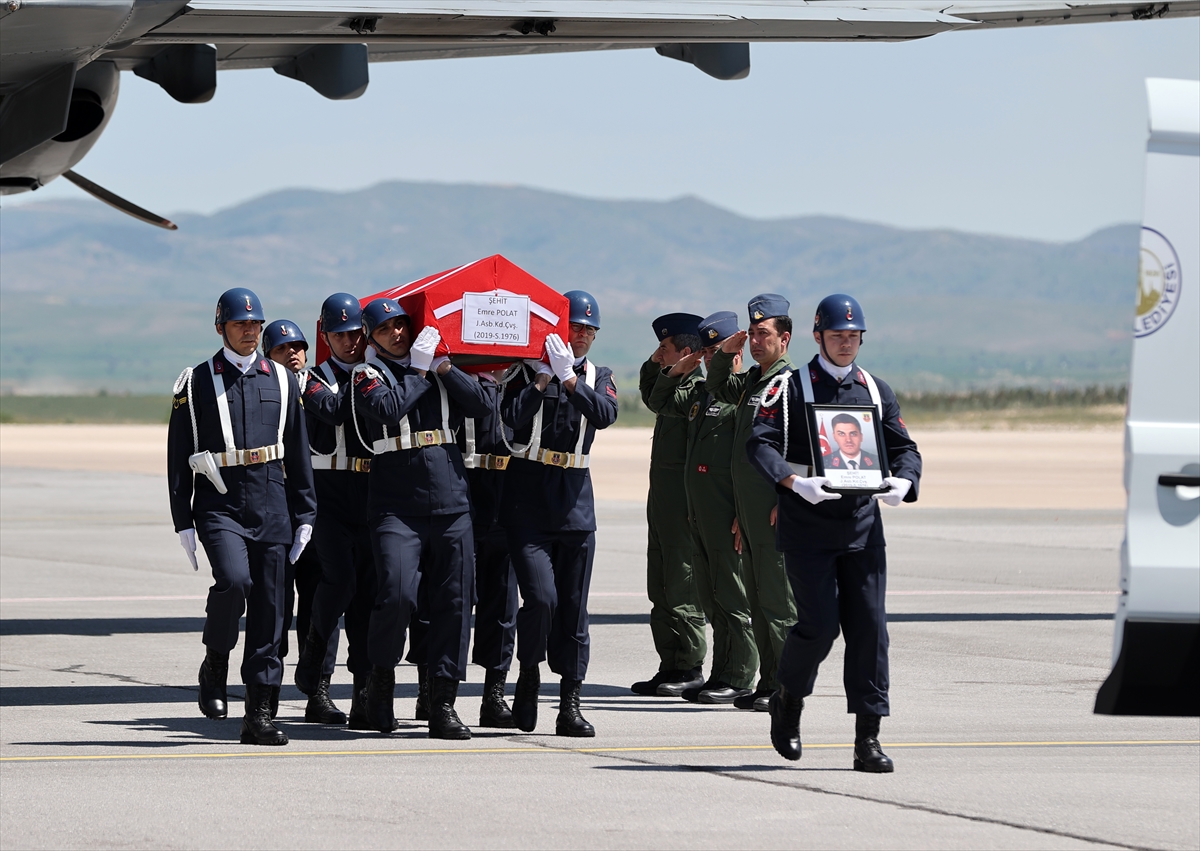 Şehit Astsubay Kıdemli Çavuş Emre Polat, Sivas'ta son yolculuğuna uğurlandı