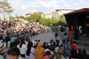 SİİRT (AA) – Siirt'te "Aile Yılı" etkinlileri kapsamında konser düzenlendi.